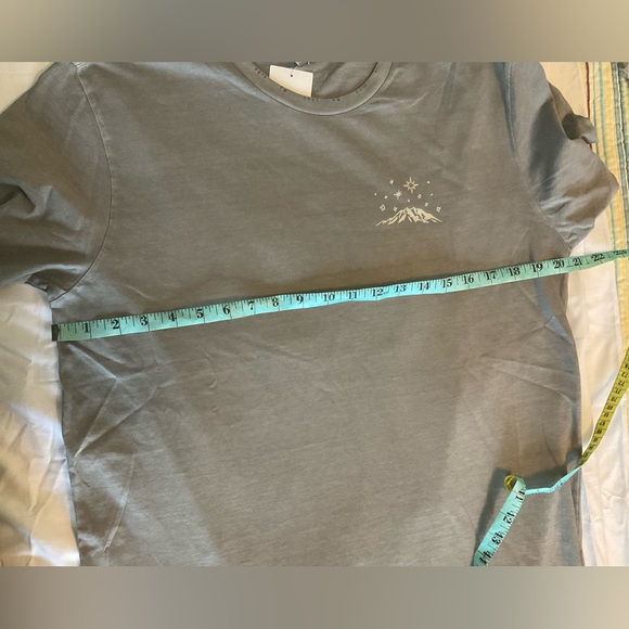 Honey Soul LLC - If The Stars Were Made To Worship So Will I Graphic Tee - Picture 5 of 8